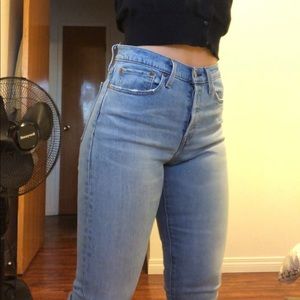 Wedgie Levi’s sz 27 light wash